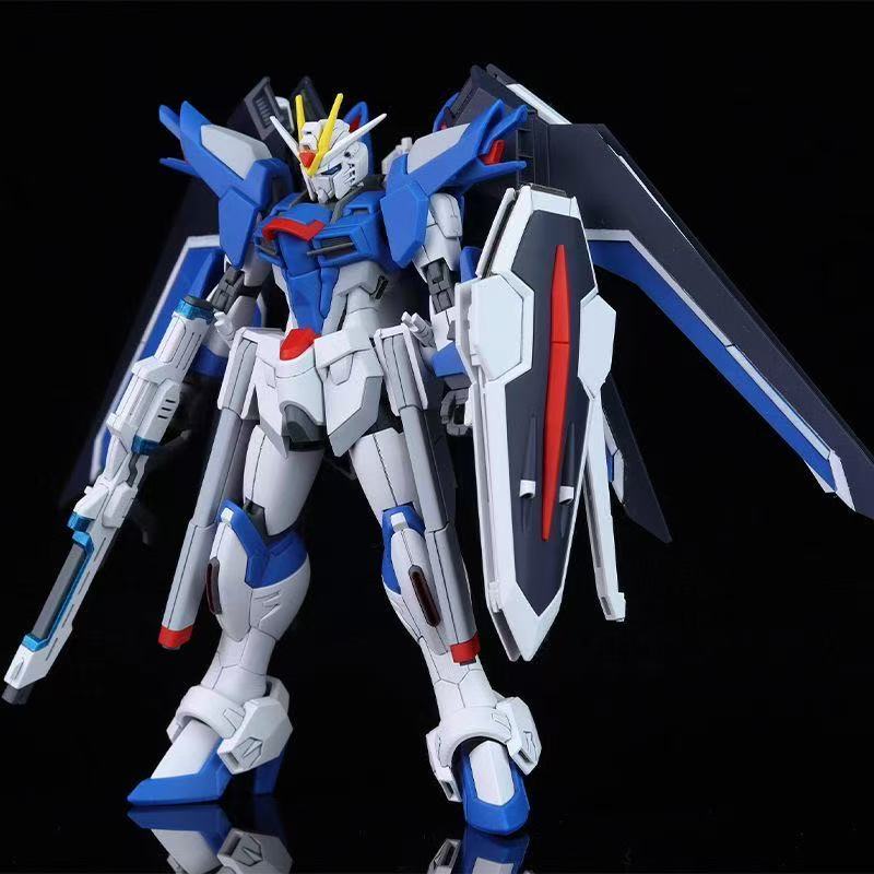 Model Kit Gundam Wing - ชุดประกอบโมเดลกันดั้ม HG STTS-909 Rising Freedom, ฟิกเกอร์เมชาสีขาว-น้ำเงินรุ่น